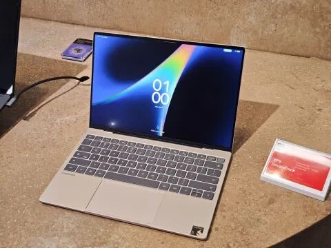搭载英特尔酷睿Ultra处理器的商用笔记本展示