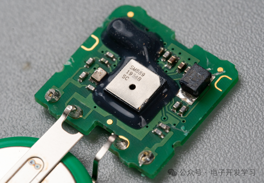 TPMS传感器PCB主芯片SM889特写