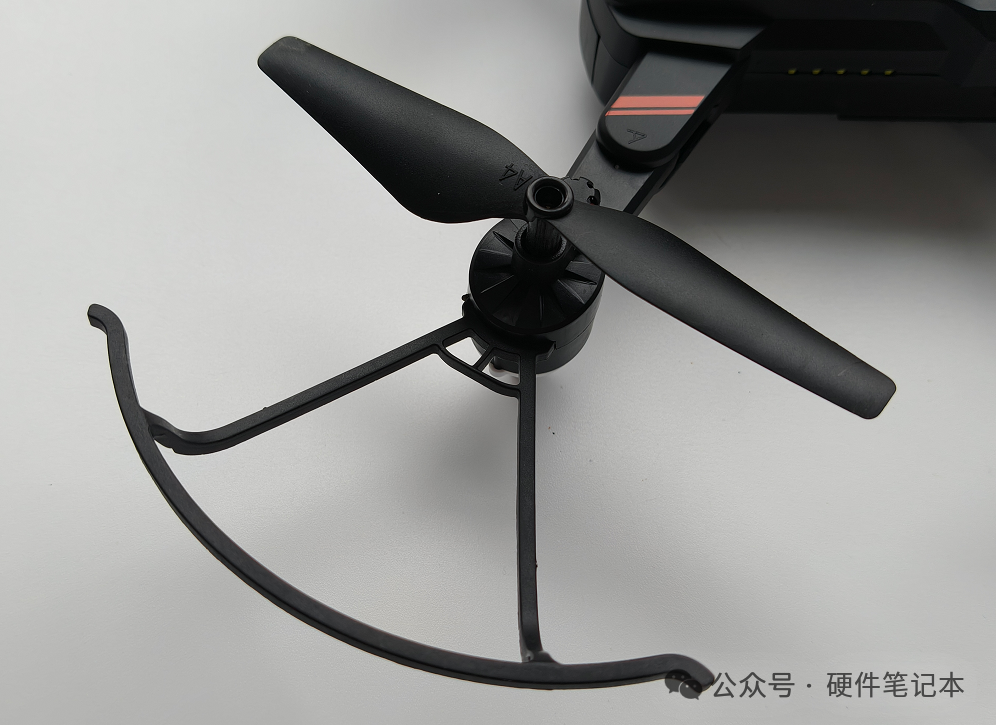 带保护罩的无人机螺旋桨特写