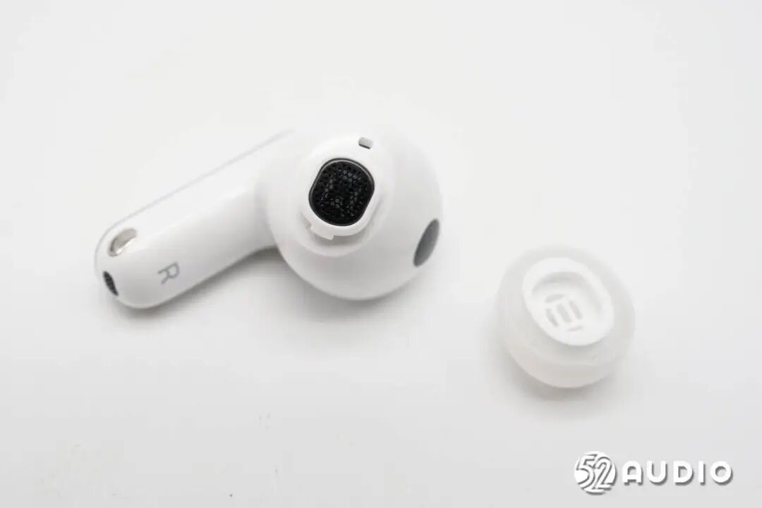 取下耳塞后的出音嘴