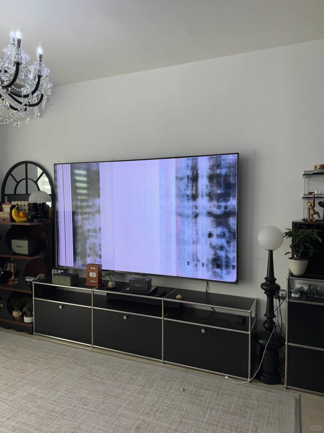 消费者拍摄的故障创维电视，屏幕出现严重花屏