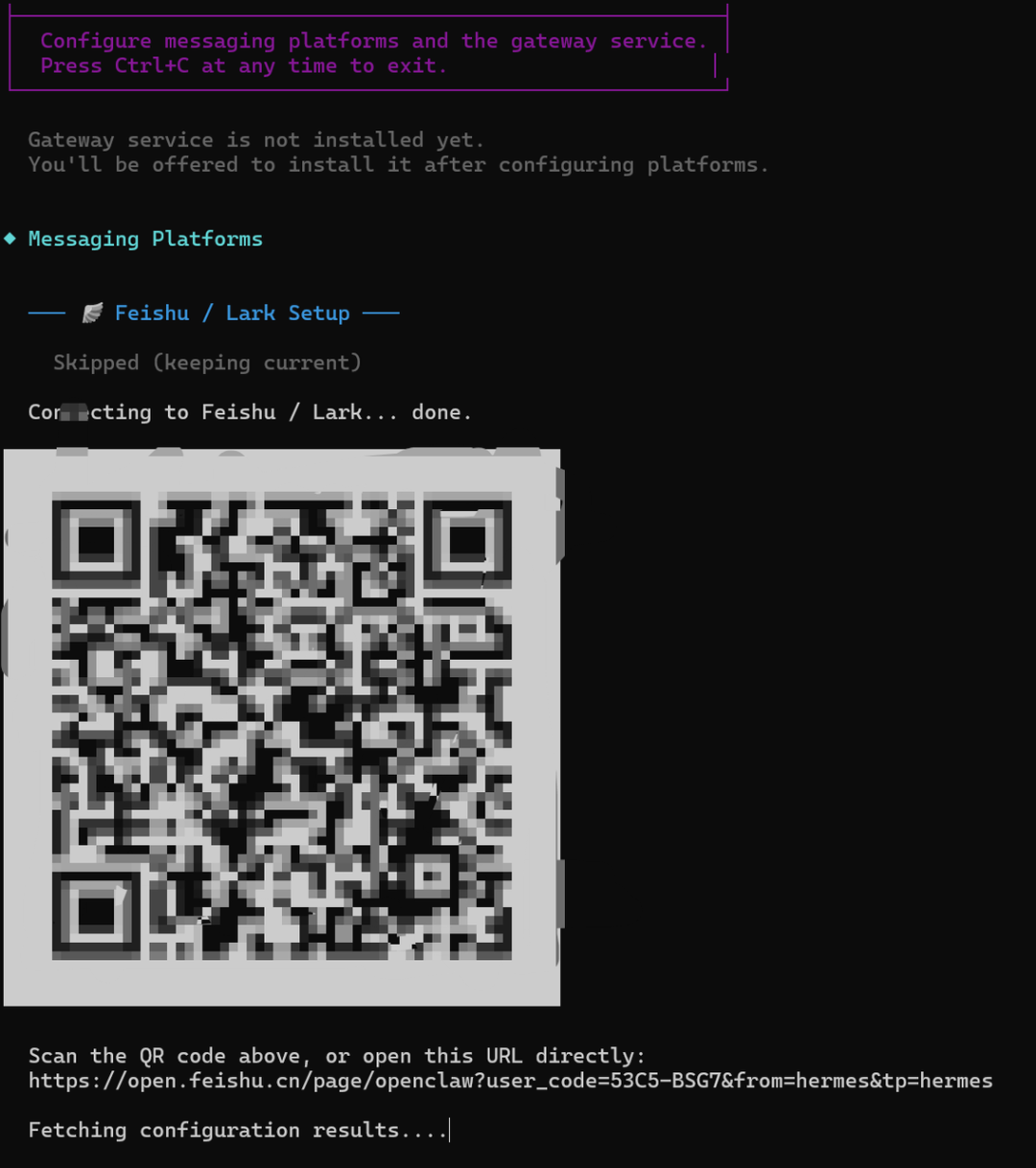 黑色背景的终端界面，显示配置消息平台和网关服务的提示信息，包含紫色边框提示‘Configure messaging platforms and the gateway service. Press Ctrl+C at any time to exit.’，下方有灰色文字说明网关服务未安装，将随后提供安装选项。接着是青色标题‘Messaging Platforms’，下接蓝色项目‘Feishu / Lark Setup’，其后为灰色‘Skipped (keeping current)’和‘Connecting to Feishu / Lark... done.’。中部有一个像素化、边缘模糊的黑白QR码，下方有白色文字说明：‘Scan the QR code above, or open this URL directly: https://open.feishu.cn/page/openlaw?user_code=53C5-BSG7&from=hermes&tp=hermes’，最后是‘Fetching configuration results....|’，末尾带光标闪烁符。