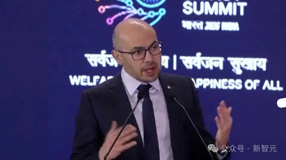 Google DeepMind CEO Demis Hassabis在2026年印度AI影响峰会上演讲