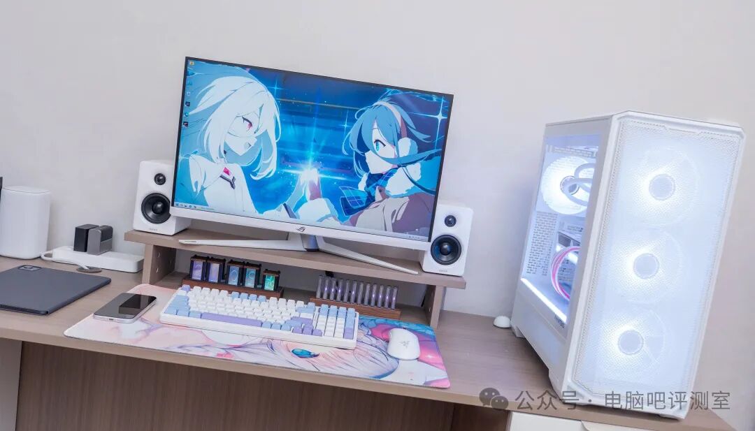 整洁的白色主题电脑桌面场景