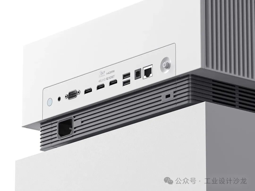 白色设备接口侧面展示