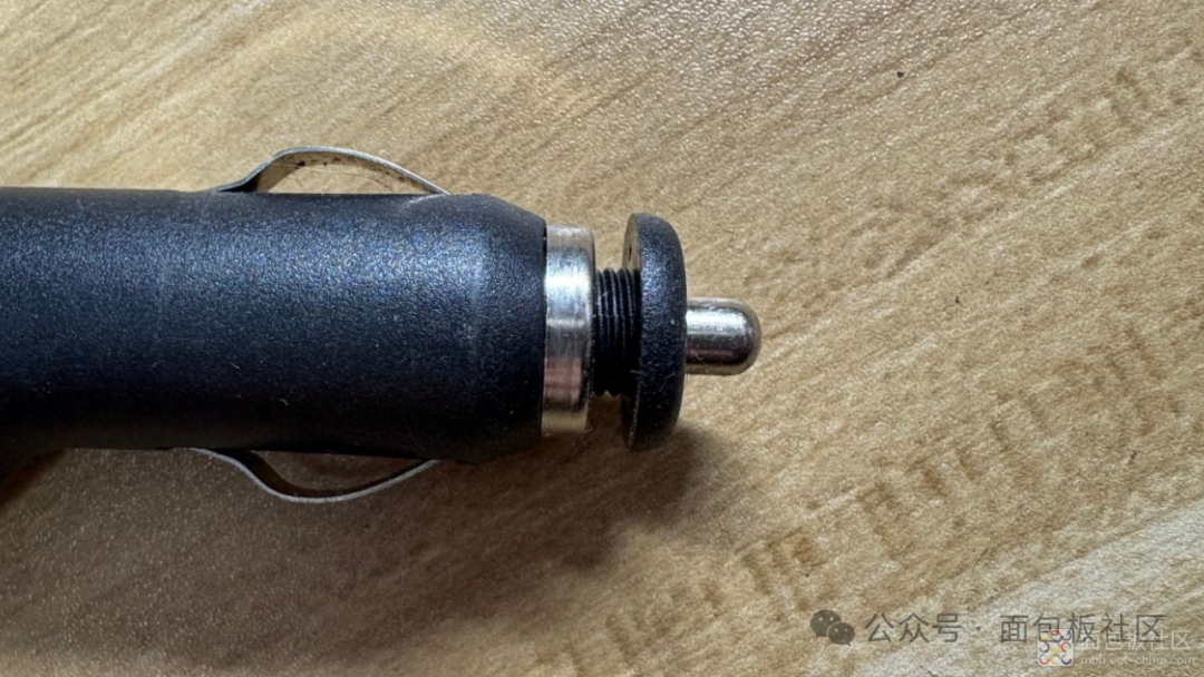 车载充电器点烟器插头特写