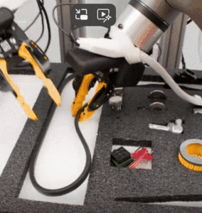 GEN-1双手协同完成复杂任务