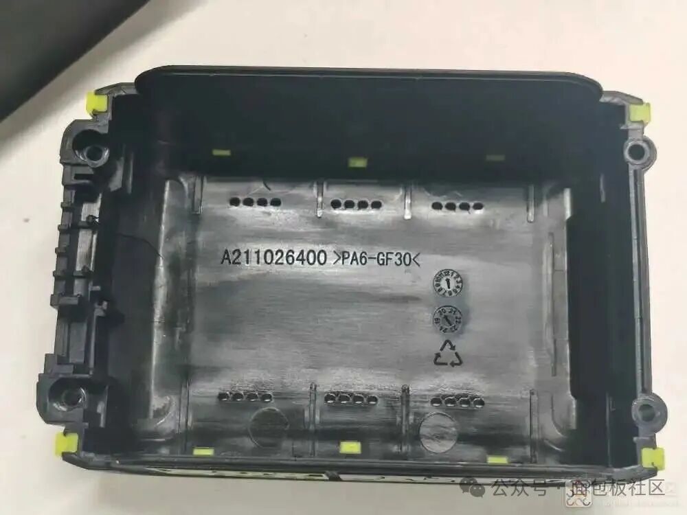 底壳内部结构特写