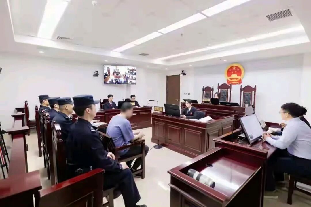 法庭庭审现场画面