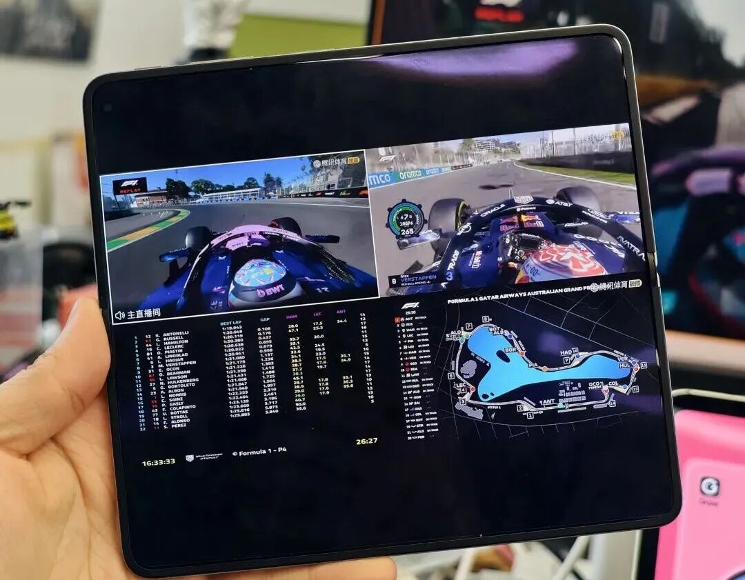 传统折叠屏观看视频有黑边