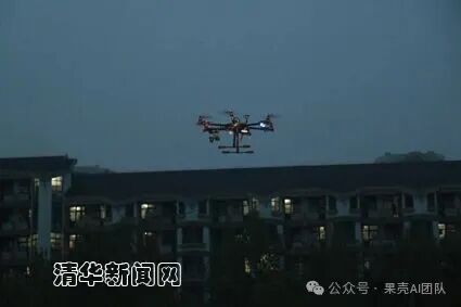 六旋翼无人机悬停于居民楼前