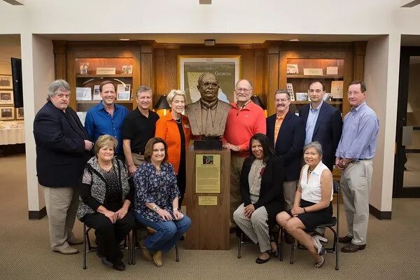 罗伯茨铜像揭幕仪式合影