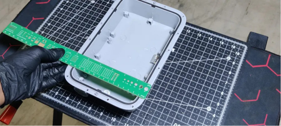 测量AirFiber外壳的可用内部尺寸