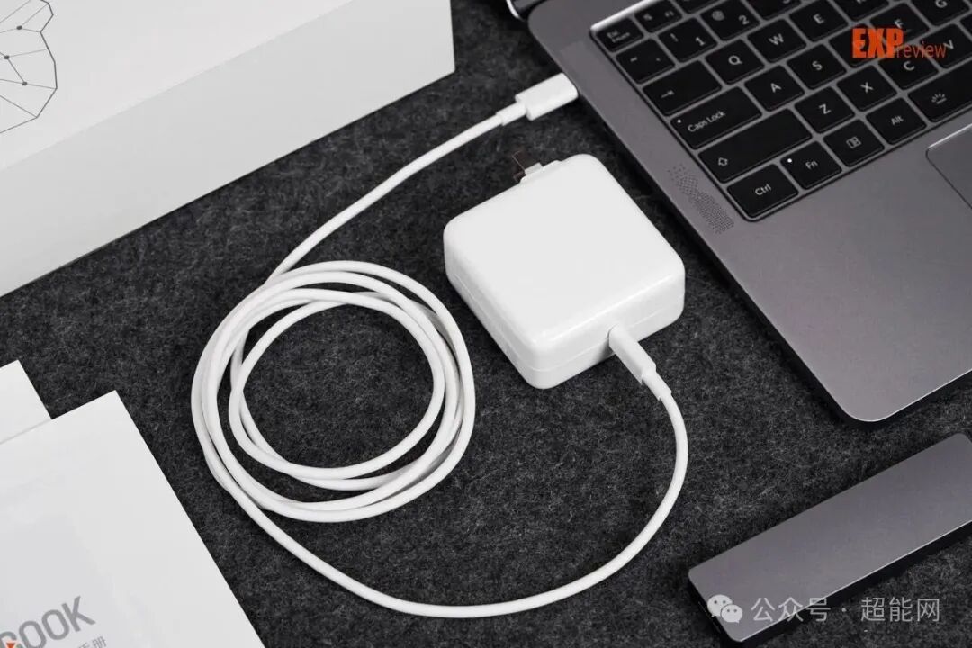 MTT AIBOOK电源适配器与充电线