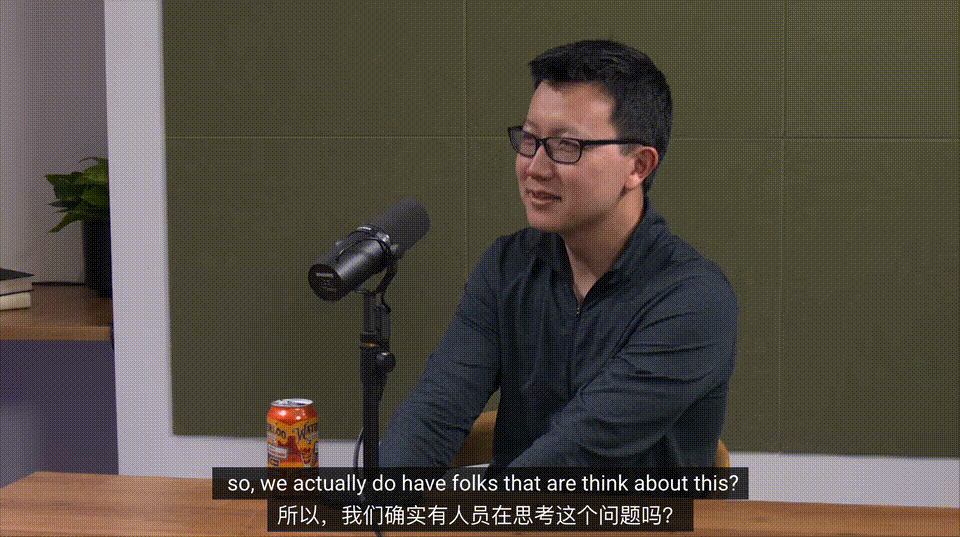 人物访谈连续帧截图,讨论 Claude 是否具有意识