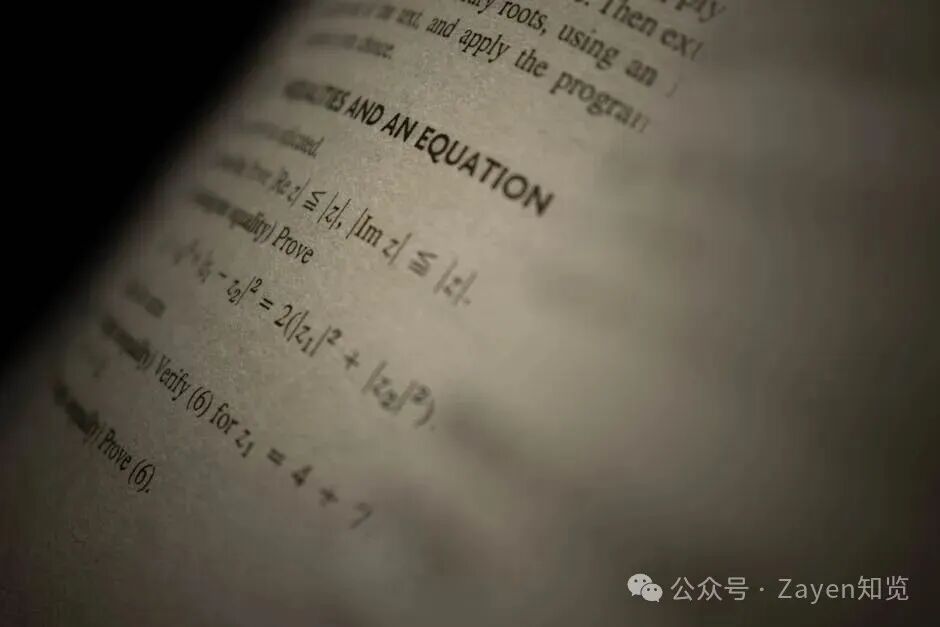 展示数学公式与证明的书页特写