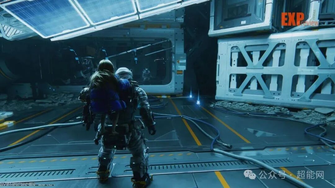 另一角度，舱体玻璃完整映照主角正面及设备，阴影细节丰富