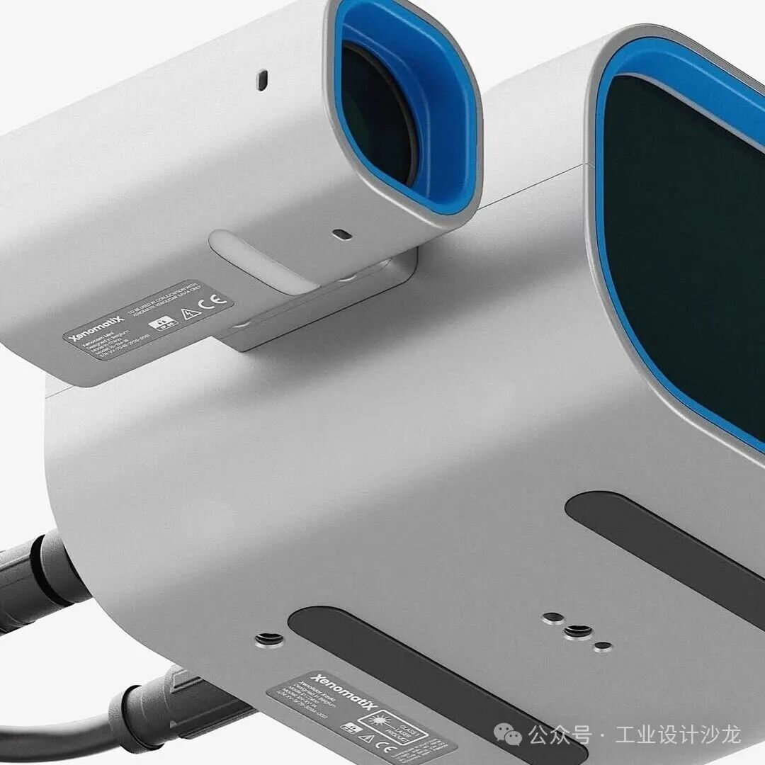 流线型银灰色工业设备特写,带xenomatiX品牌标识与蓝色传感器窗口