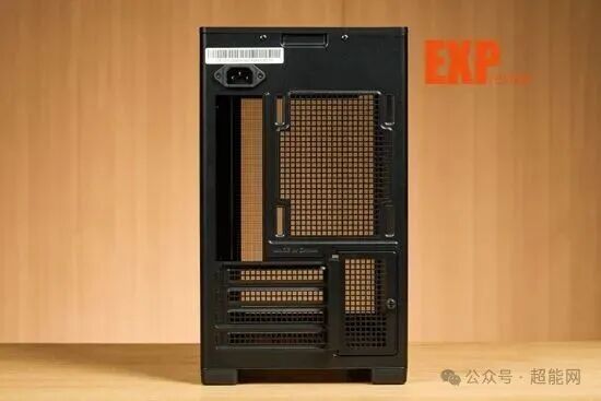 机箱背部整体视图