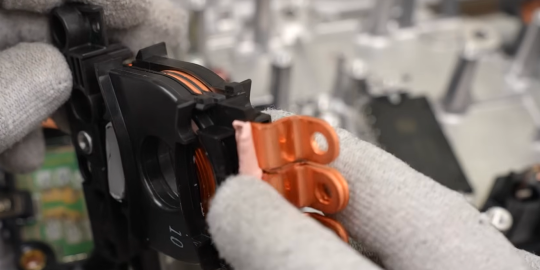 DC/DC变压器组件特写