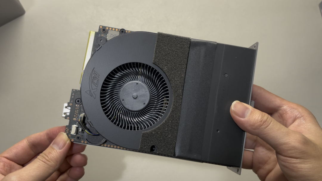 主板模块上的散热风扇