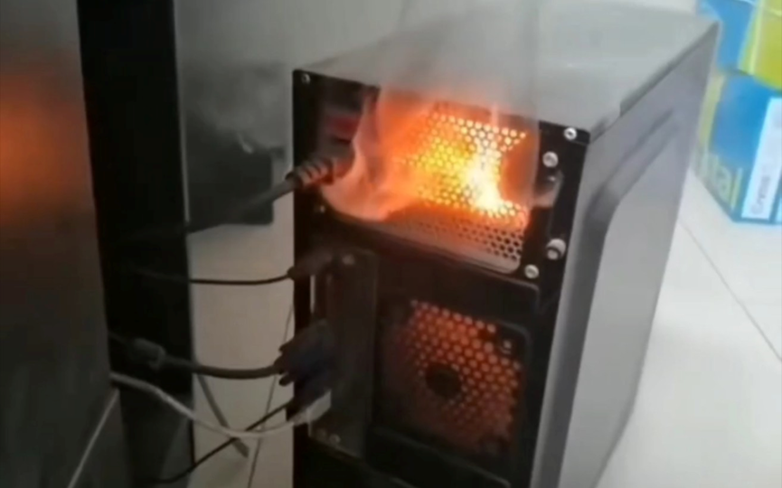 电脑主机着火冒烟