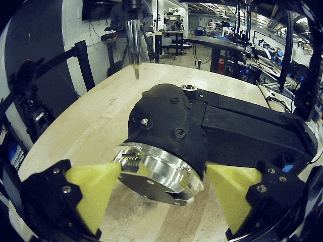 鱼眼镜头下的机器人操作