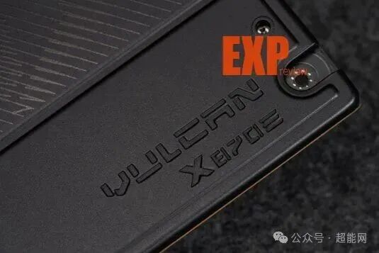 主板背面VULCAN X870E蚀刻字样