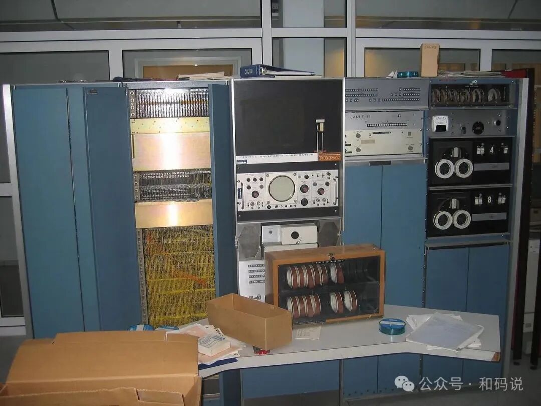 早期计算机设备历史照片