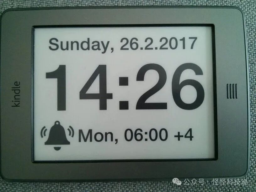 旧Kindle显示自定义时钟和闹钟界面