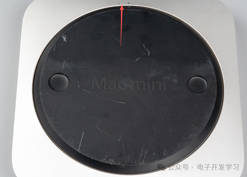 Mac mini底部解锁标识特写