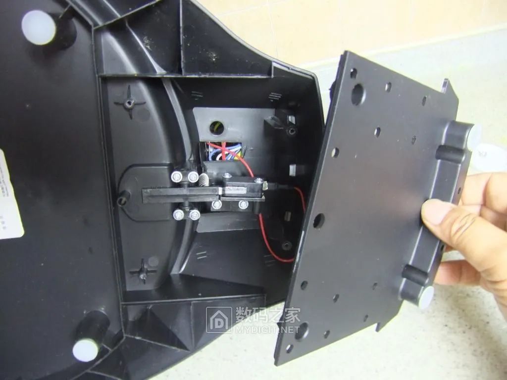 底座内部微动开关