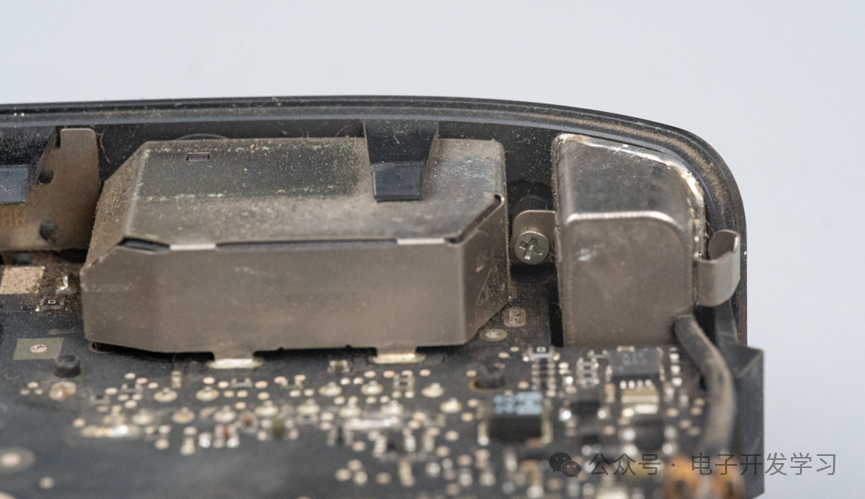 I/O接口挡板固定螺丝