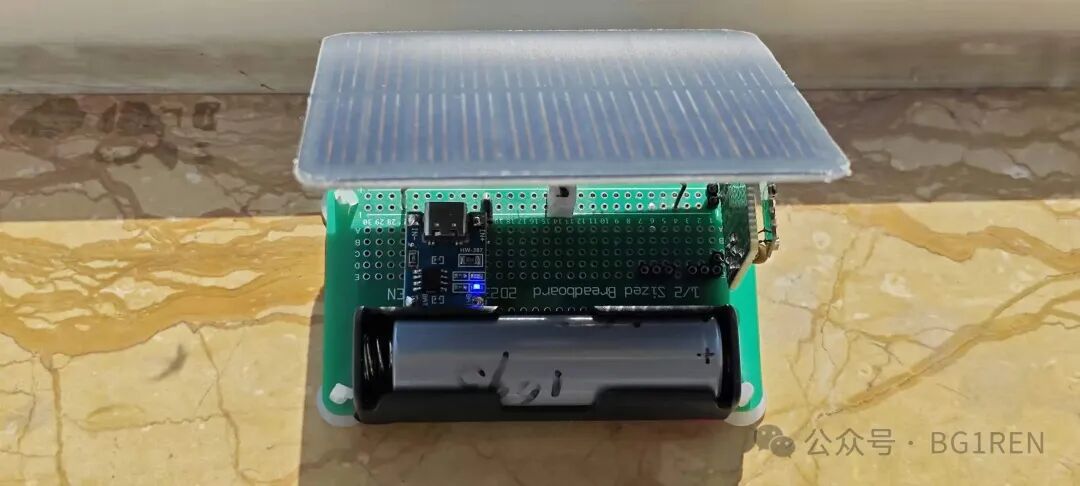 充电器蓝色充满指示灯亮起