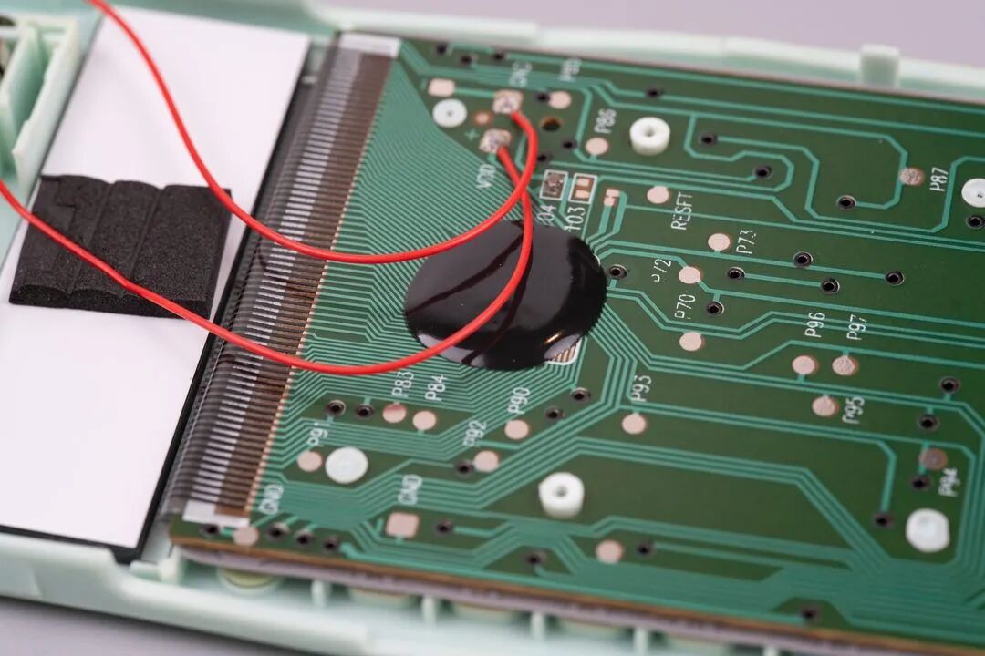 PCB走线与过孔特写