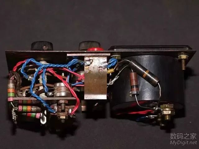 万用表内部右侧电路布线