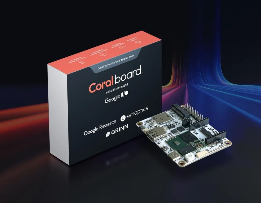 Coralboard 开发板及包装盒