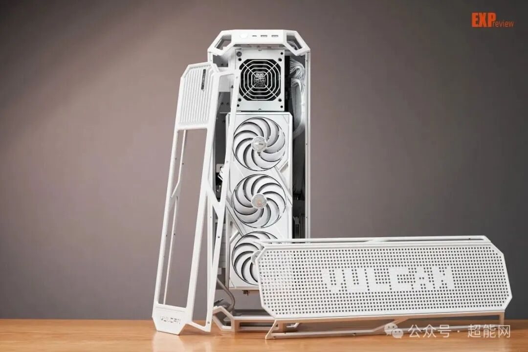 机箱侧面打开，露出内部结构与Vulcan字样配件