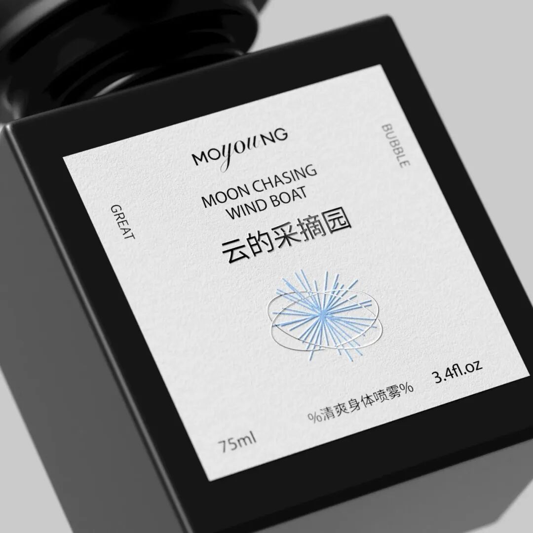 云的采摘园黑色瓶身标签细节