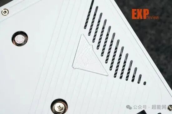 显卡金属背板特写