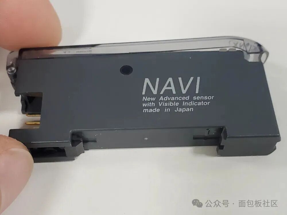 传感器侧面印有NAVI标识