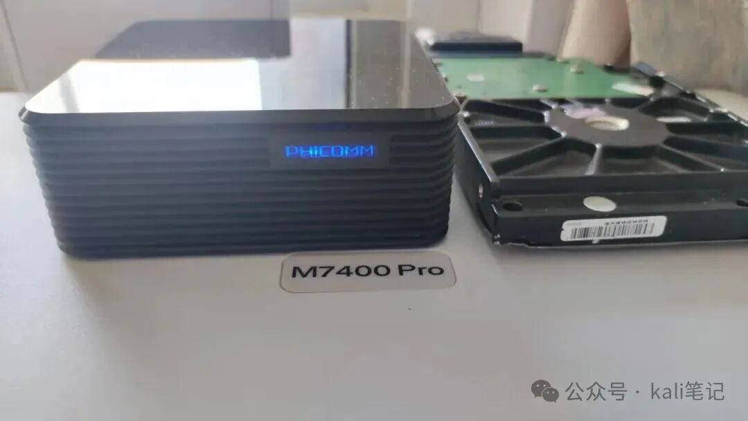 硬盘盒与硬盘实物图