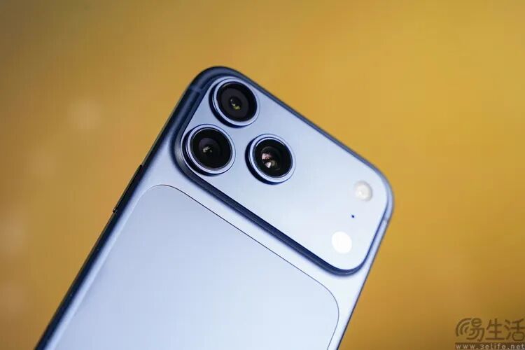 智能手机多摄像头模组特写