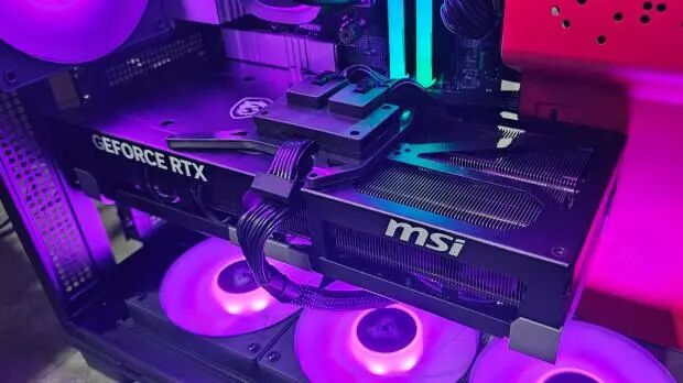 微星GeForce RTX显卡双8-pin并联子板改造特写