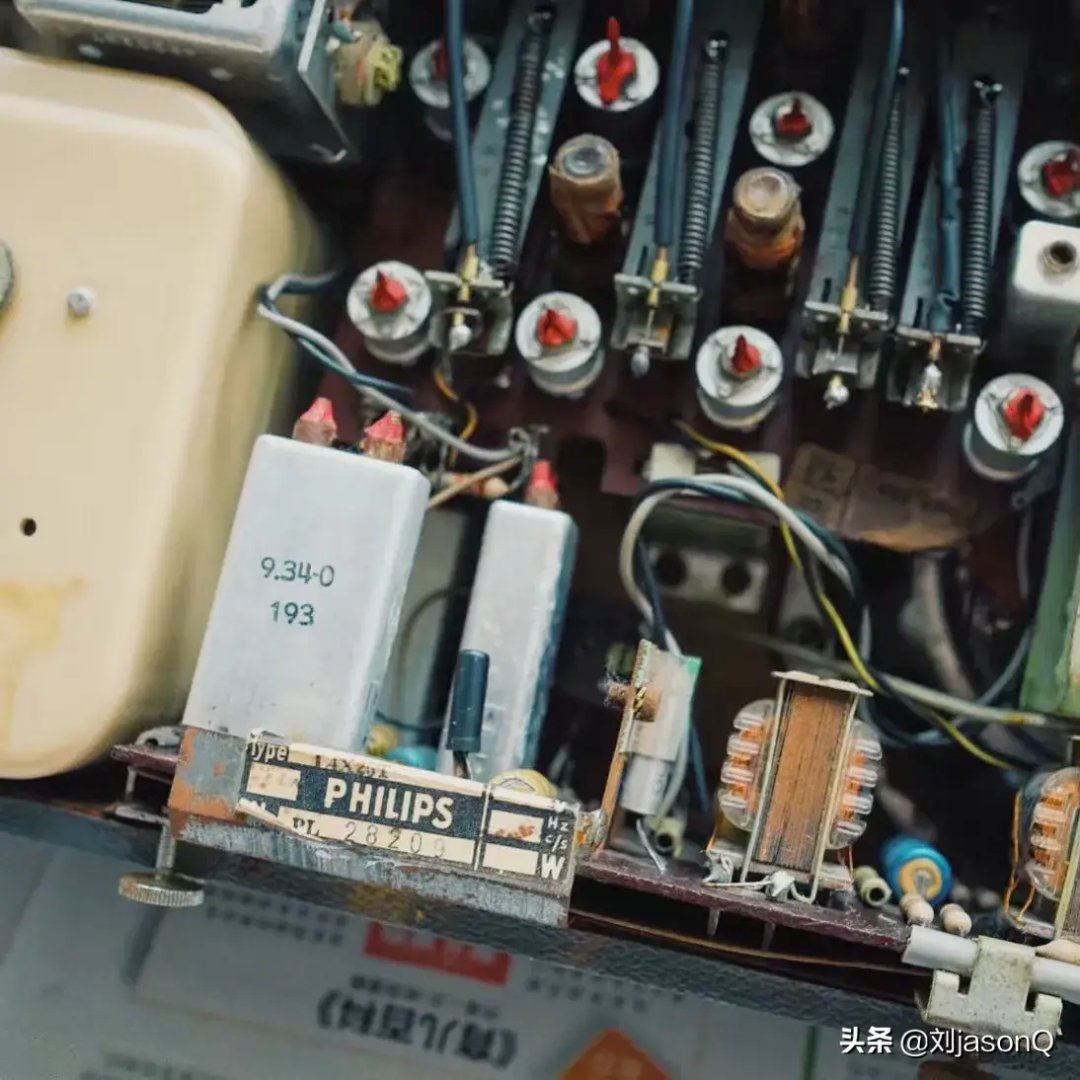 设备内部细节，展示PHILIPS标签、电位器及线圈