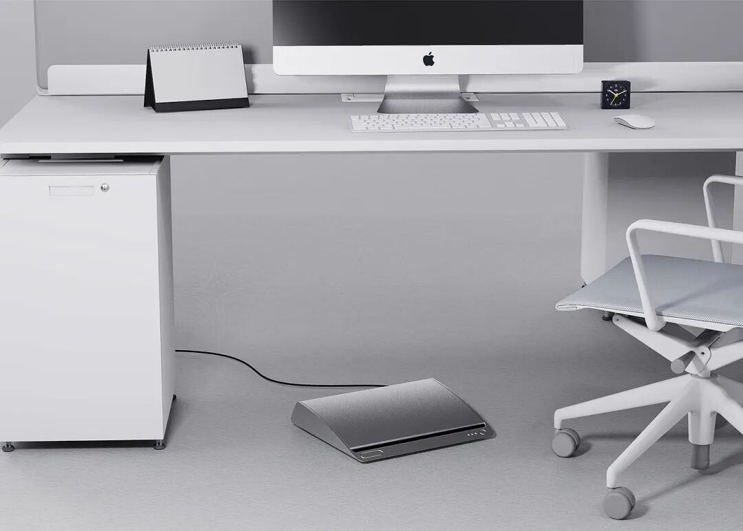 简约白色办公桌场景