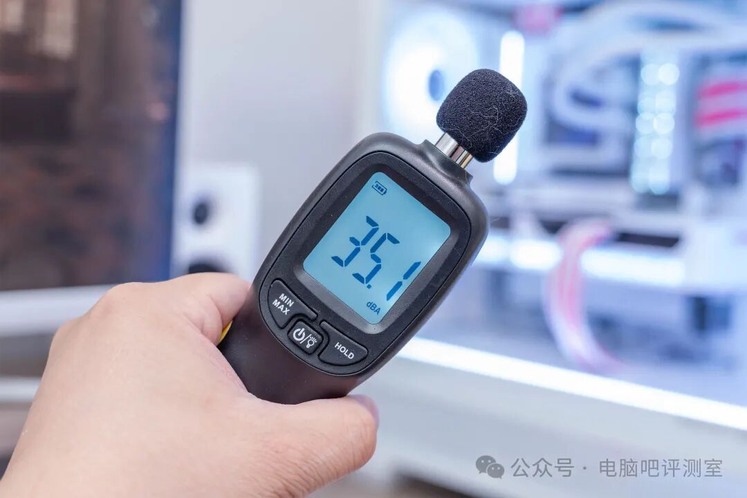 噪音测试：分贝仪显示35.1 dBA