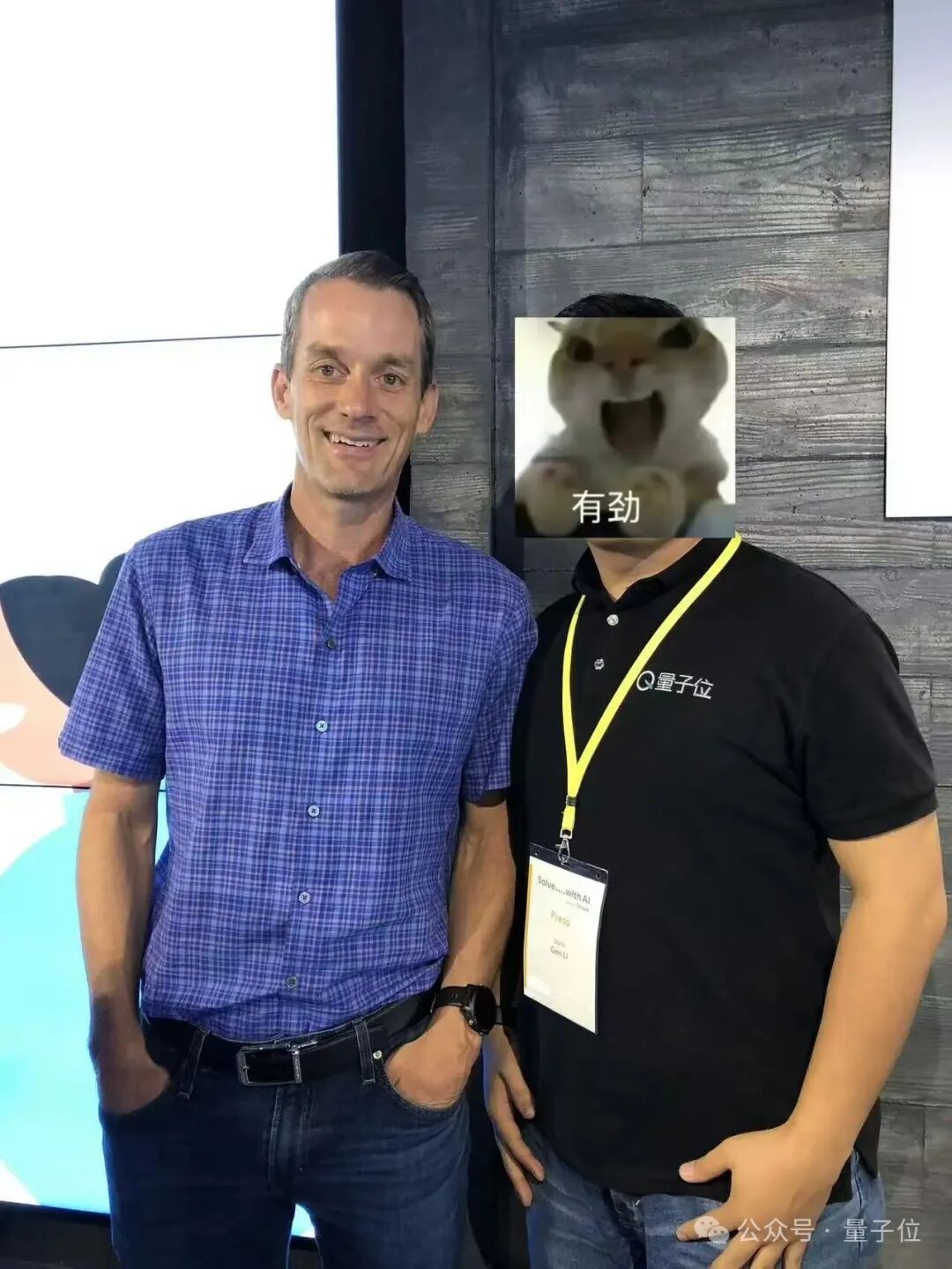 Jeff Dean 与同事合影,仓鼠表情恶搞