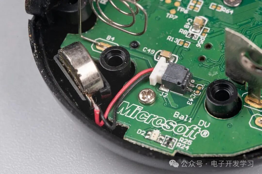 主板背面Microsoft丝印弹簧电池触点