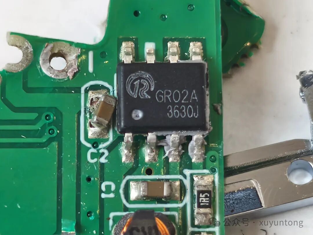 充电盒主板上的GR02A电源管理芯片